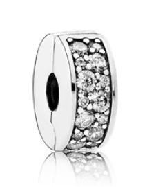 Charm clip pavé