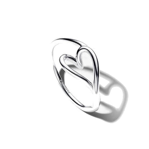 Anello Cuore Piccolo Linea Sinuosa
Argento Sterling 925 (Misura 54)