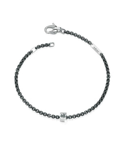 Bracciale in titanio con
moschettone ed elemento
in argento