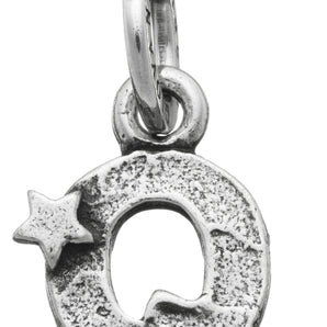 Charm "Q" con stelle